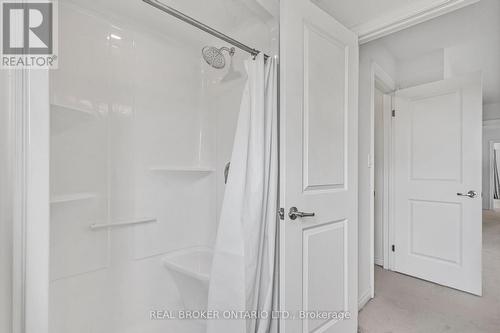 556 Julia Drive, Welland, ON - Indoor Photo Showing Bathroom