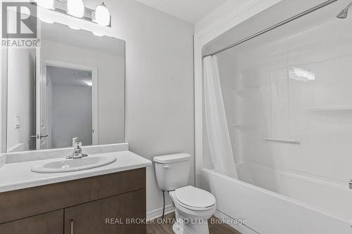 556 Julia Drive, Welland, ON - Indoor Photo Showing Bathroom