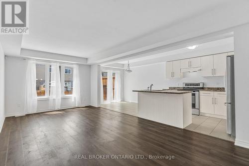 556 Julia Drive, Welland, ON - Indoor Photo Showing Kitchen