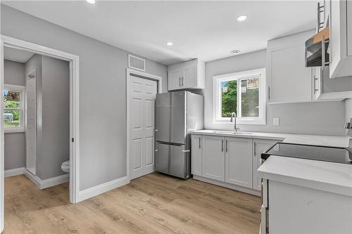 2940 3 Highway, Port Colborne, ON - Indoor Photo Showing Kitchen