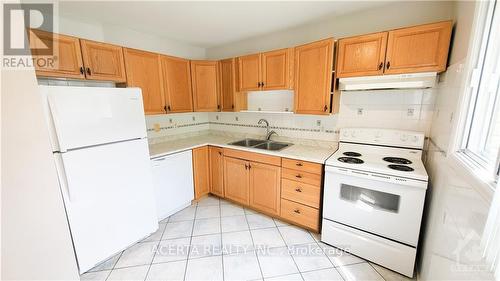 249 Teal Crescent, Ottawa, ON - Indoor Photo Showing Kitchen With Double Sink