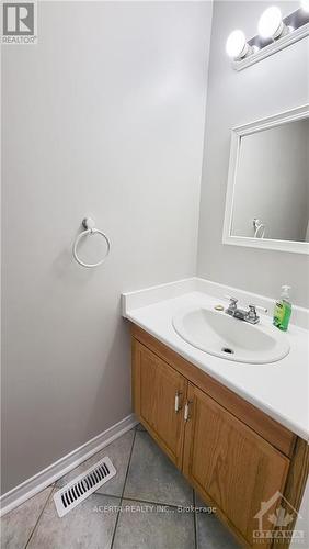 249 Teal Crescent, Ottawa, ON - Indoor Photo Showing Bathroom