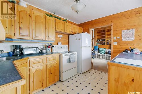 625 Aurora Street, Saskatchewan Beach, SK - Indoor Photo Showing Kitchen