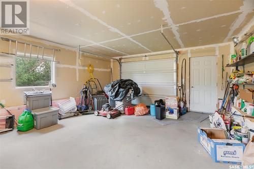 625 Aurora Street, Saskatchewan Beach, SK - Indoor Photo Showing Garage