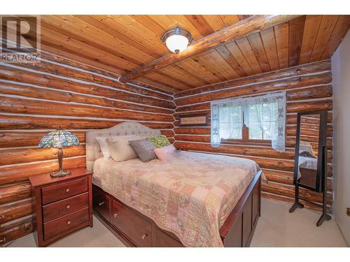 346 Mabel Lake Road, Lumby, BC - Indoor Photo Showing Bedroom