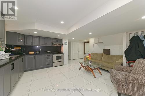 4 Morton Way W, Brampton (Fletcher'S West), ON - Indoor Photo Showing Kitchen