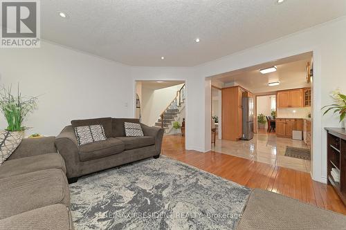 4 Morton Way W, Brampton (Fletcher'S West), ON - Indoor Photo Showing Living Room