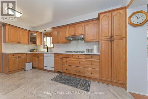 4 Morton Way W, Brampton (Fletcher'S West), ON - Indoor Photo Showing Kitchen