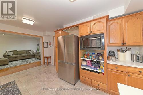 4 Morton Way W, Brampton (Fletcher'S West), ON - Indoor Photo Showing Kitchen