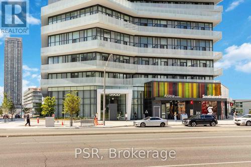 3501 - 3900 Confederation Parkway, Mississauga (City Centre), ON - Outdoor