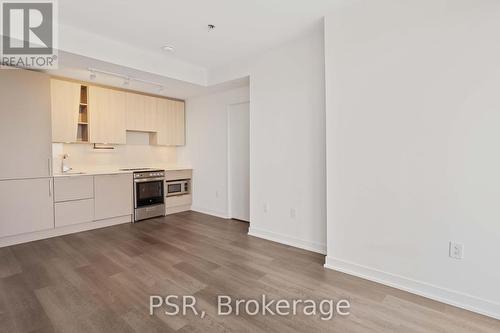 3501 - 3900 Confederation Parkway, Mississauga (City Centre), ON - Indoor Photo Showing Kitchen