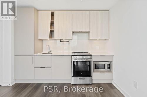 3501 - 3900 Confederation Parkway, Mississauga (City Centre), ON - Indoor Photo Showing Kitchen