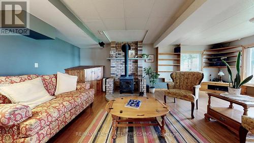 62 Jasper Drive, Kawartha Lakes, ON - Indoor Photo Showing Living Room