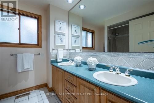 243 Wilson Street W, Hamilton (Ancaster), ON - Indoor Photo Showing Bathroom