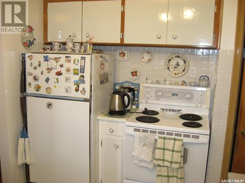 1237 4Th Avenue Nw, Moose Jaw, SK - Indoor Photo Showing Kitchen