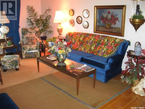 1237 4Th Avenue Nw, Moose Jaw, SK - Indoor Photo Showing Living Room