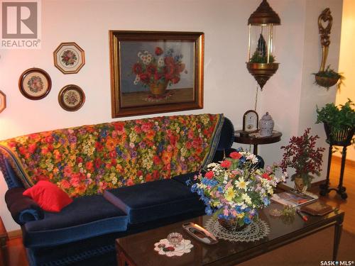 1237 4Th Avenue Nw, Moose Jaw, SK - Indoor Photo Showing Living Room