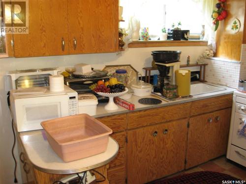 1237 4Th Avenue Nw, Moose Jaw, SK - Indoor Photo Showing Kitchen