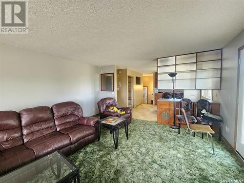 Rm Weyburn Quarter, Weyburn Rm No. 67, SK - Indoor Photo Showing Living Room