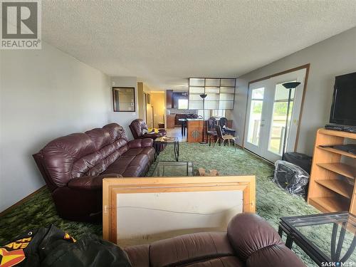 Rm Weyburn Quarter, Weyburn Rm No. 67, SK - Indoor Photo Showing Living Room