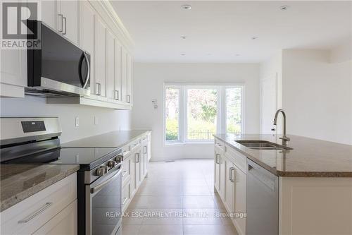 2352 Carrington Place, Oakville, ON - Indoor Photo Showing Kitchen With Double Sink With Upgraded Kitchen