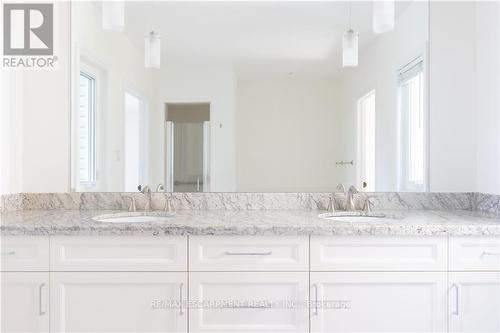 2352 Carrington Place, Oakville, ON - Indoor Photo Showing Bathroom