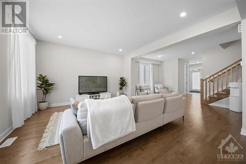 90 Mudminnow Crescent, Ottawa, ON - Indoor Photo Showing Living Room