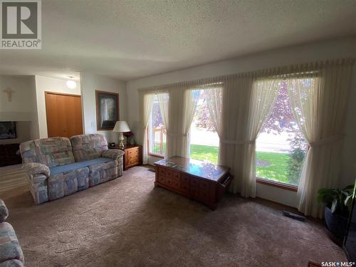 126 Wright Crescent, Biggar, SK - Indoor Photo Showing Living Room