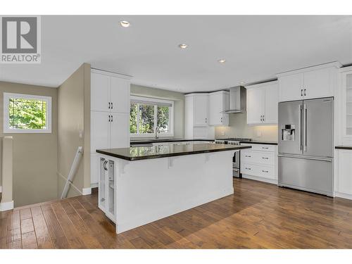 360 Rio Drive S, Kelowna, BC - Indoor Photo Showing Kitchen With Upgraded Kitchen