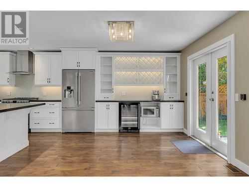 360 Rio Drive S, Kelowna, BC - Indoor Photo Showing Kitchen