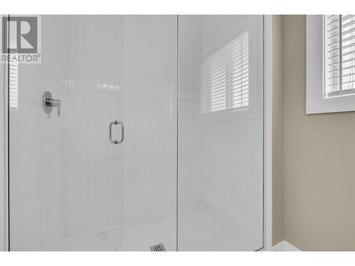 360 Rio Drive S, Kelowna, BC - Indoor Photo Showing Bathroom