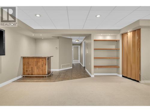 360 Rio Drive S, Kelowna, BC - Indoor Photo Showing Other Room