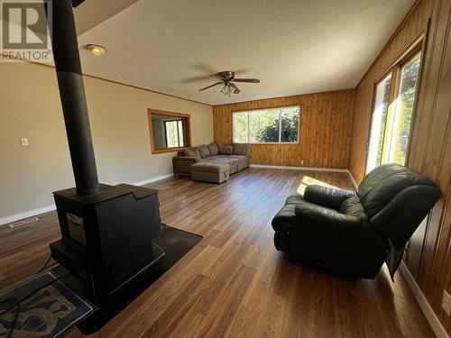 2887 Johnson Road, Fraser Lake, BC - Indoor Photo Showing Living Room