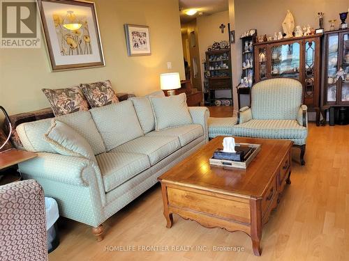 1506 - 188 Doris Avenue, Toronto (Newtonbrook East), ON - Indoor Photo Showing Living Room