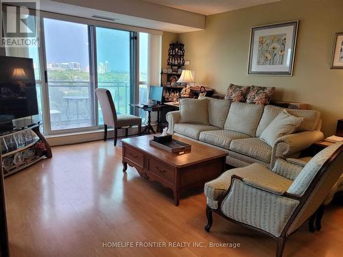 1506 - 188 Doris Avenue, Toronto (Newtonbrook East), ON - Indoor Photo Showing Living Room