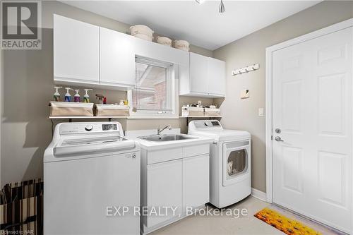 6108 Mountainside Street, Niagara Falls, ON - Indoor Photo Showing Laundry Room