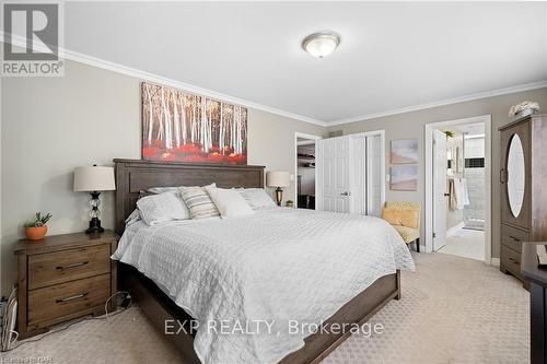 6108 Mountainside Street, Niagara Falls, ON - Indoor Photo Showing Bedroom