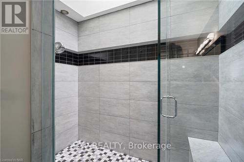 6108 Mountainside Street, Niagara Falls, ON - Indoor Photo Showing Bathroom