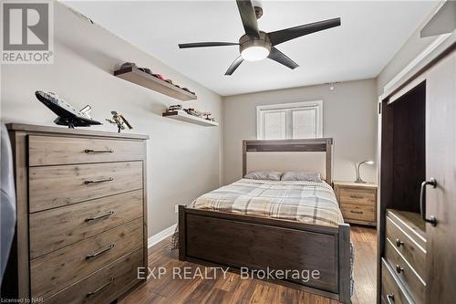 6108 Mountainside Street, Niagara Falls, ON - Indoor Photo Showing Bedroom