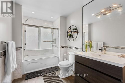 6108 Mountainside Street, Niagara Falls, ON - Indoor Photo Showing Bathroom