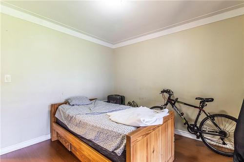 317 East 15Th Street, Hamilton, ON - Indoor Photo Showing Bedroom