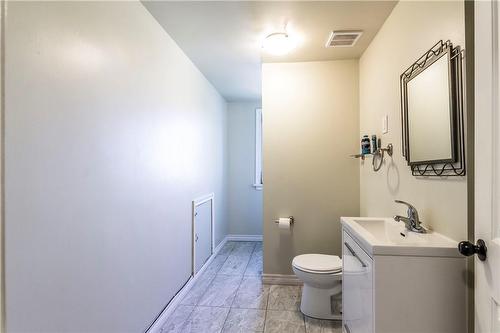 317 East 15Th Street, Hamilton, ON - Indoor Photo Showing Bathroom