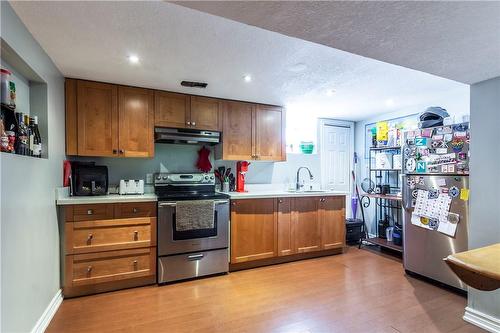 317 East 15Th Street, Hamilton, ON - Indoor Photo Showing Kitchen