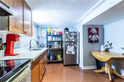 317 East 15Th Street, Hamilton, ON - Indoor Photo Showing Kitchen