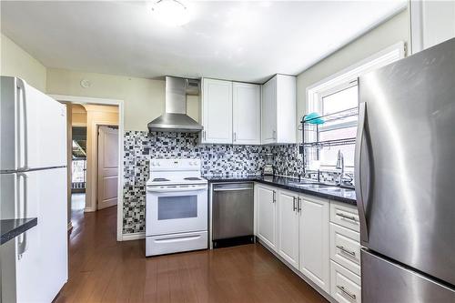 317 East 15Th Street, Hamilton, ON - Indoor Photo Showing Kitchen