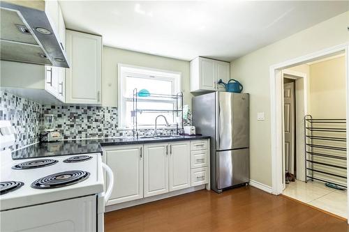 317 East 15Th Street, Hamilton, ON - Indoor Photo Showing Kitchen