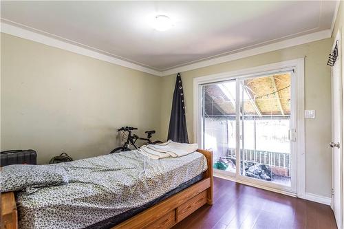 317 East 15Th Street, Hamilton, ON - Indoor Photo Showing Bedroom