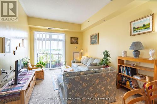 Ph-402 - 5317 Upper Middle Road, Burlington (Orchard), ON - Indoor Photo Showing Living Room