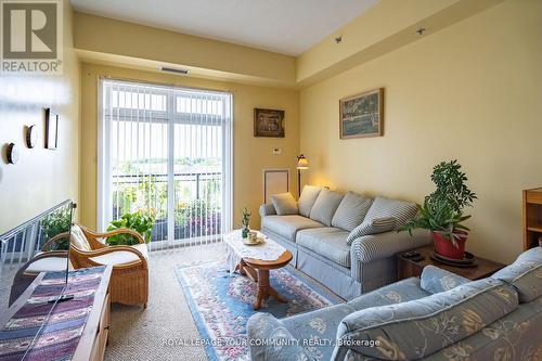 Ph-402 - 5317 Upper Middle Road, Burlington (Orchard), ON - Indoor Photo Showing Living Room