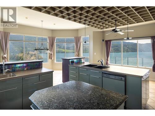 245 Kalamalka Lakeview Drive Unit# 14, Vernon, BC - Indoor Photo Showing Kitchen With Double Sink